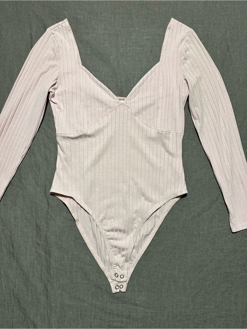coco + jaimeson Ribbed V-Neck Bodysuit - Soft Blush Pink
